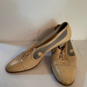 Perry Ellis Tan Vintage Lace Up pumps US Size 8.5